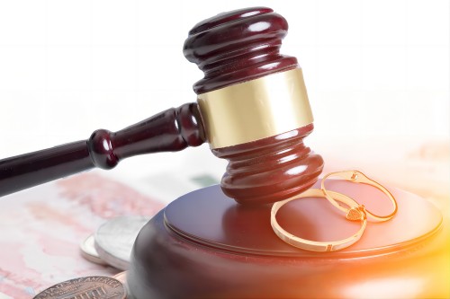 离婚开庭，不去可以吗？会不会判离