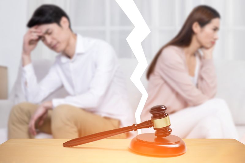 深圳婚姻家事律师：孩子不满两周岁，离婚时一定判给母亲抚养吗？(图1)